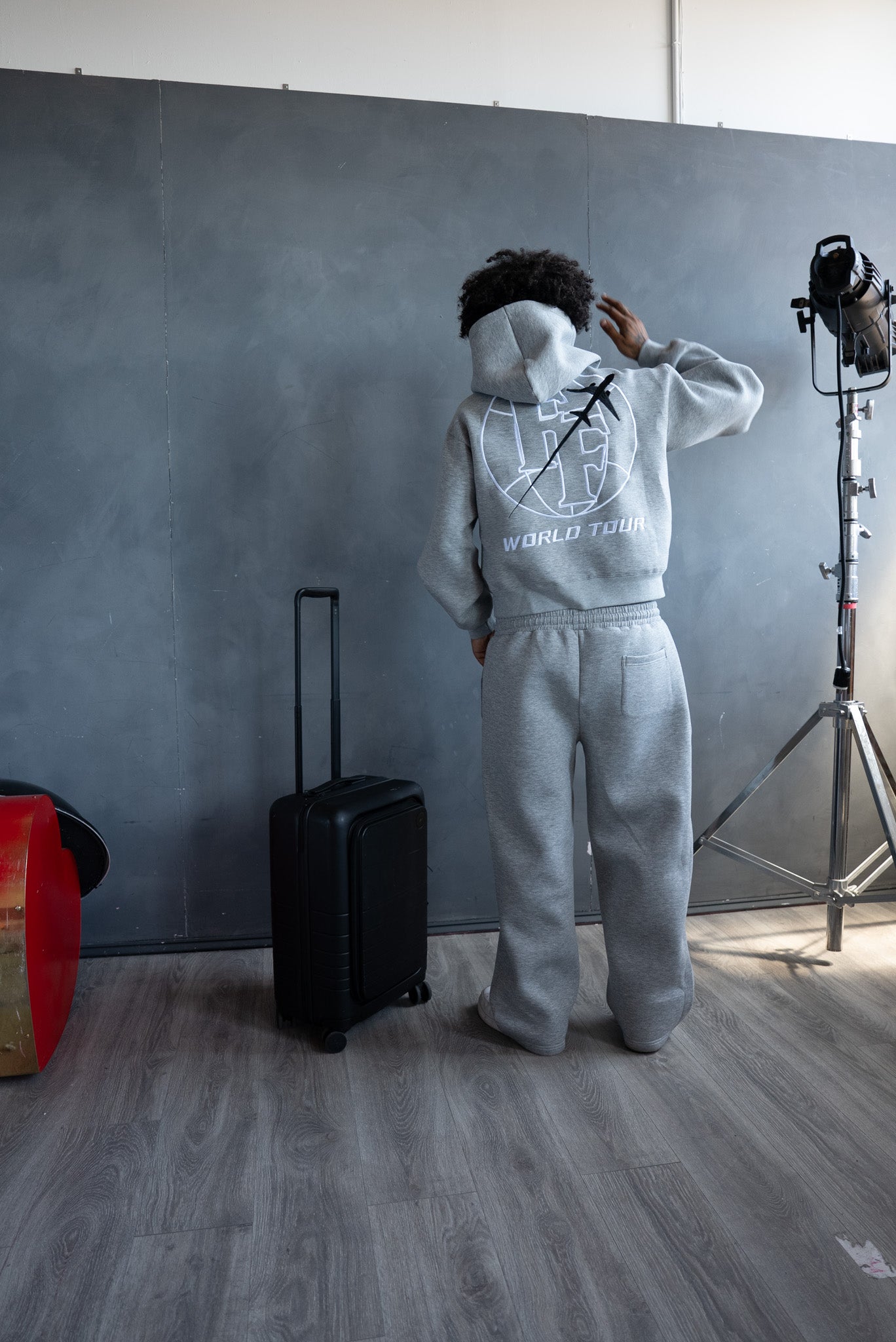 WORLD TOUR SWEATSUIT GREY