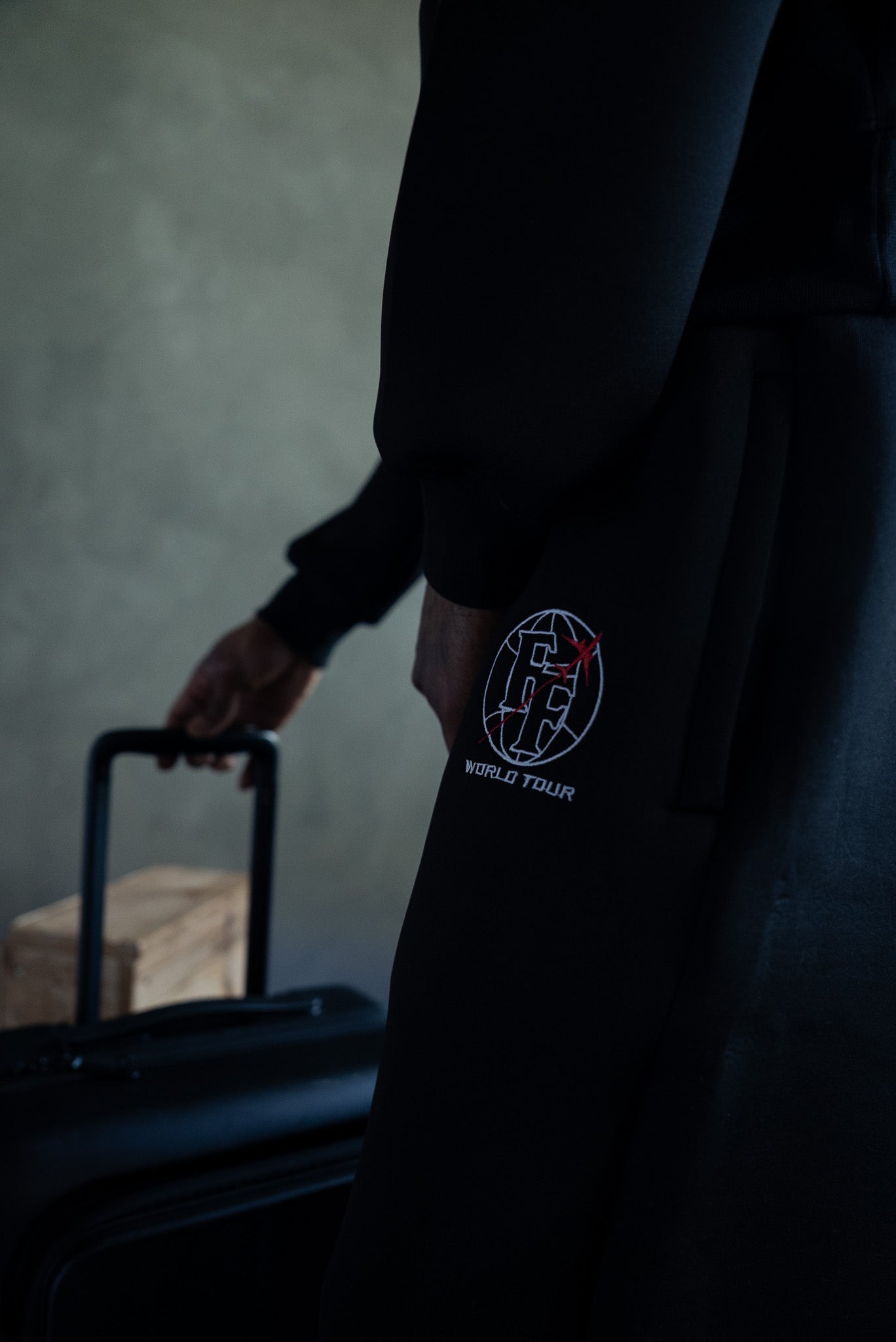 WORLD TOUR SWEATSUIT BLACK