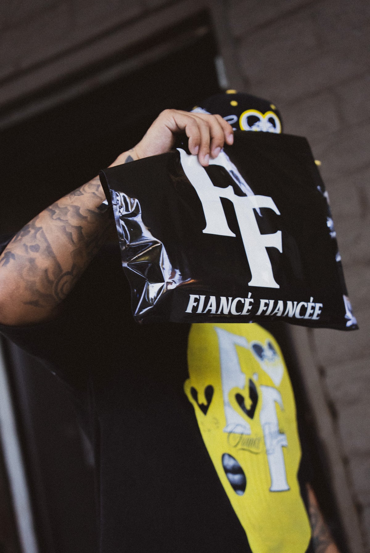 SKI MASK CROPPED TEE