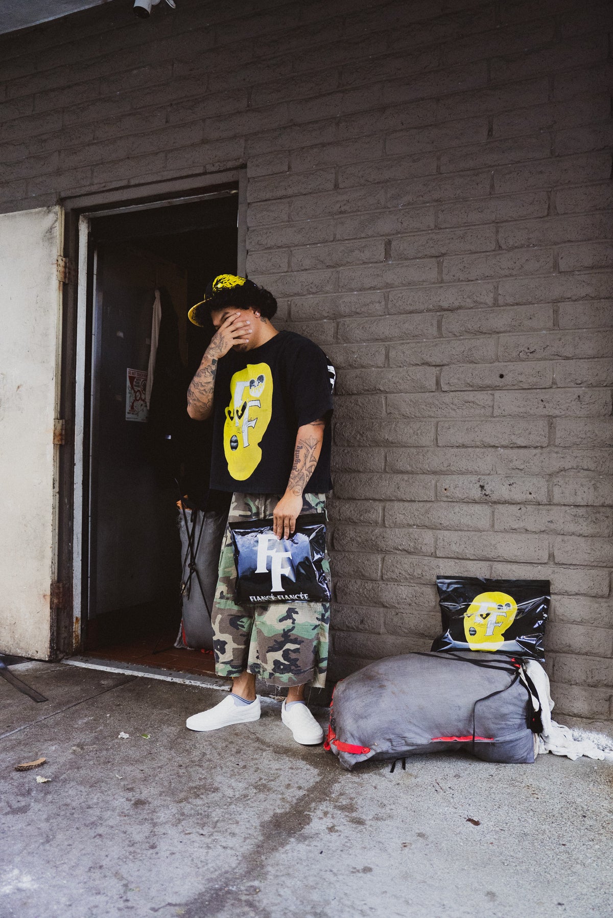 SKI MASK CROPPED TEE